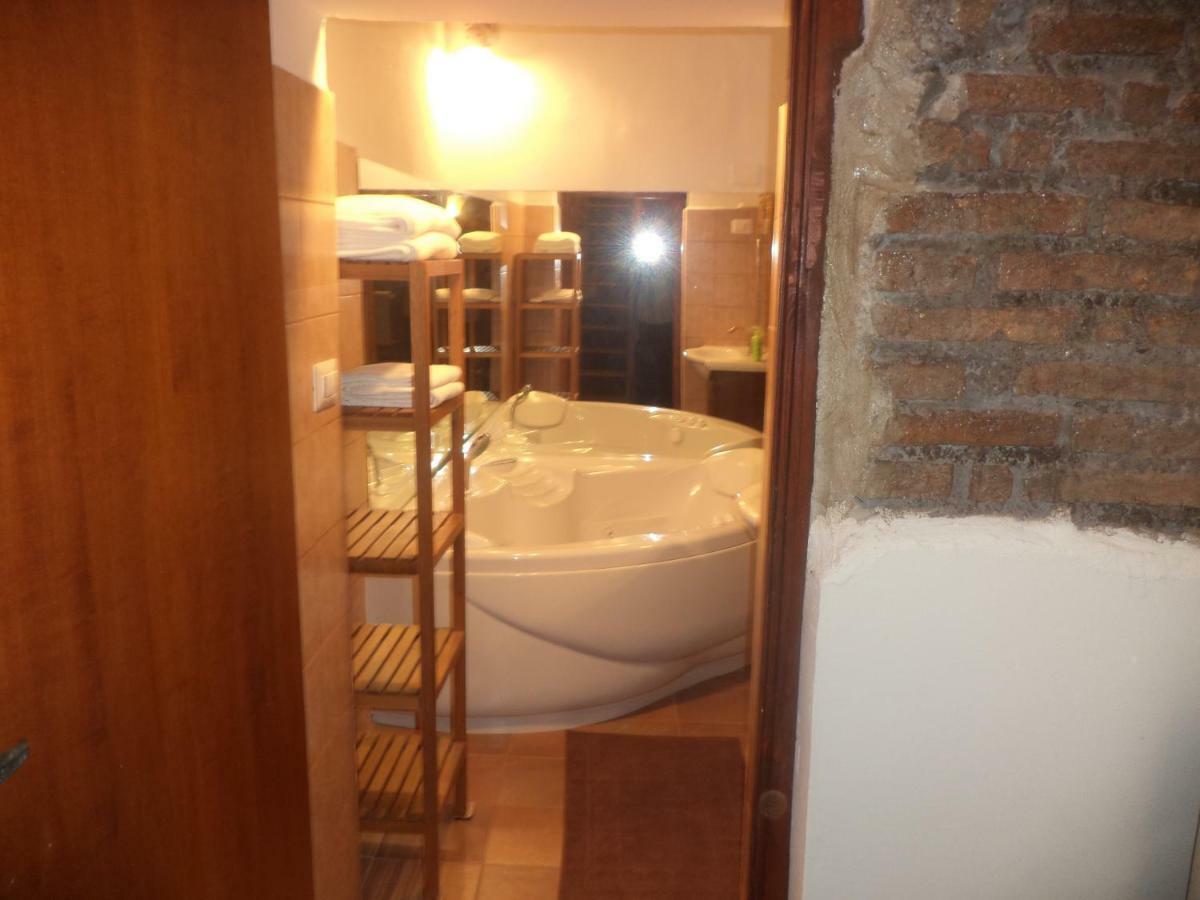 Jacuzzi Quo Vadis Apartment โรม ภายนอก รูปภาพ