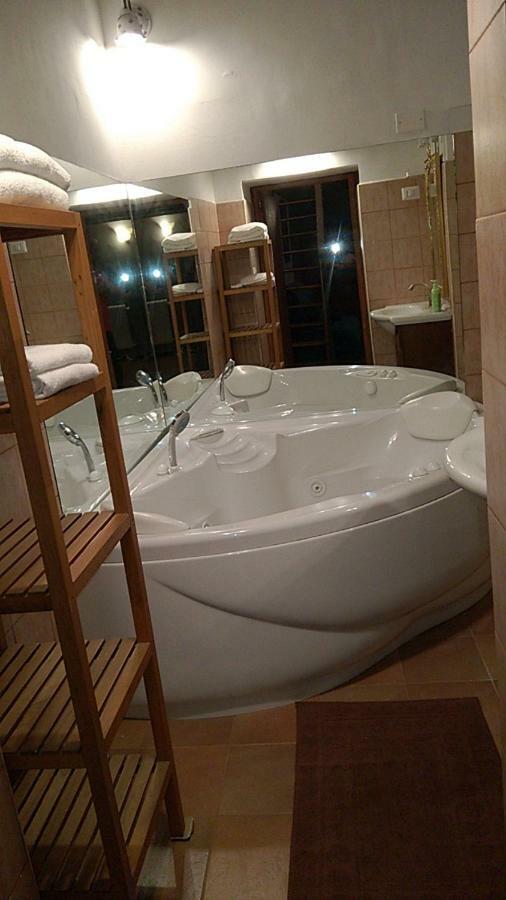Jacuzzi Quo Vadis Apartment โรม ภายนอก รูปภาพ